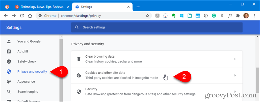 Klikk på Informasjonskapsler og nettsteddata i personvern- og sikkerhetsinnstillingene i Chrome