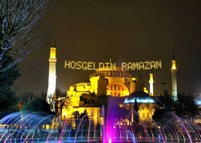 2021 Ramadan İmsakiyesi! Hva er klokka første iftar? Istanbul imsakiye sahur og iftar time
