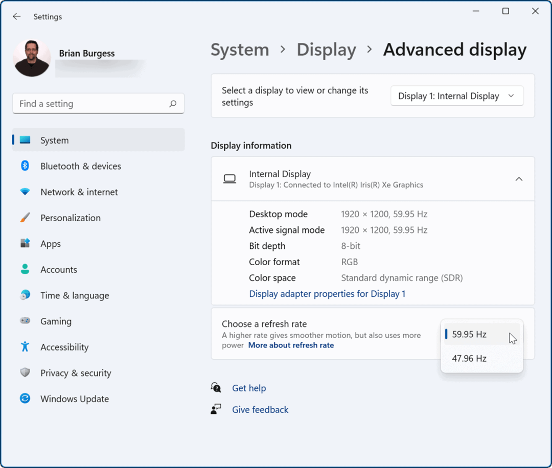 Slik endrer du oppdateringsfrekvens i Windows 11