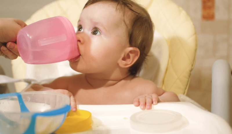 Hvor mye vann skal gis til babyer?