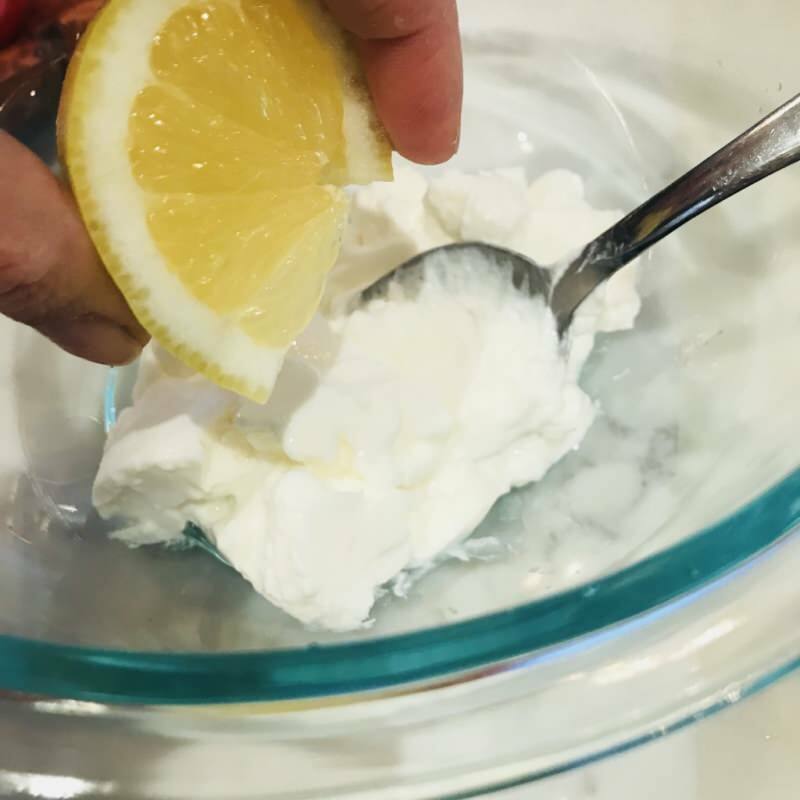 Hva er fordelene med yoghurt og sitronmaske for huden? Hjemmelaget yoghurt og sitronmaske