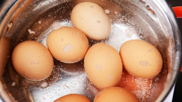 Hva er lite kokt egg bra for?