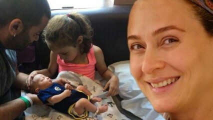Den nye moren Ceyda Düvenci viste sønnens ansikt