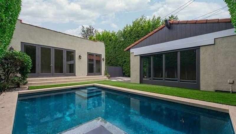 Charlize Theron selger bungalowhuset sitt for 1,8 millioner dollar!