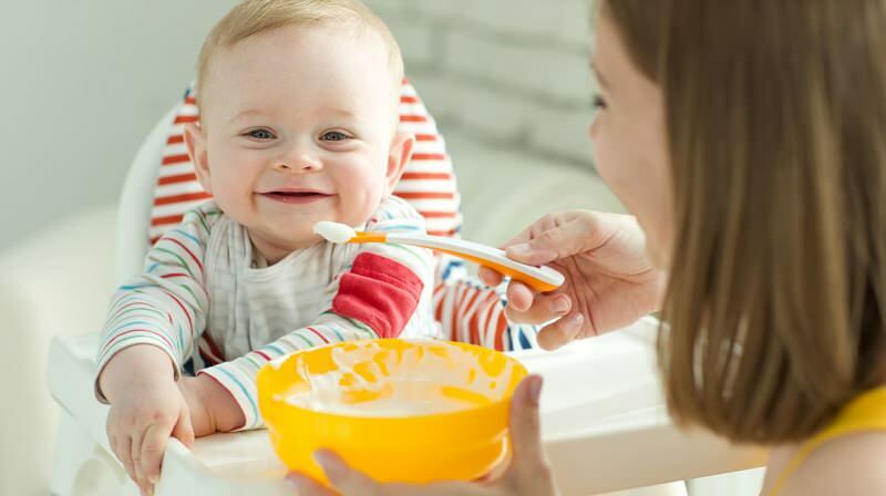 I hvilken måned starter babypuddingen? Vanlig semulina baby vaniljesaus oppskrift