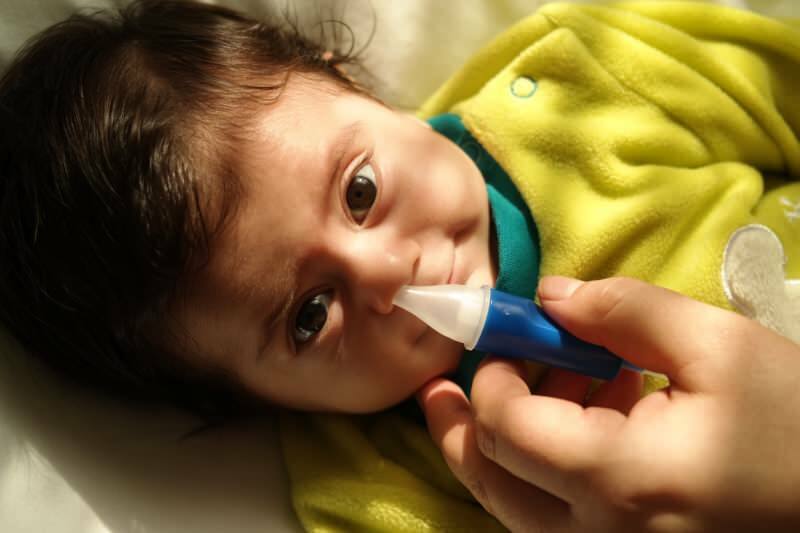 Rengjøring av nese hos spedbarn