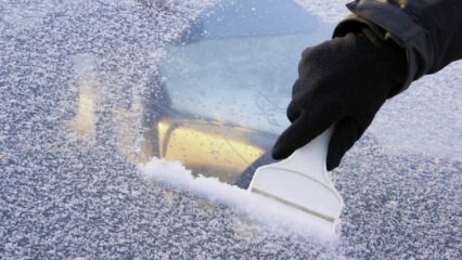 Hvordan forhindrer bilvinduer fra å fryse?