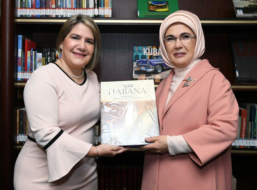Emine Erdogan og Lis Cuesta Peraza