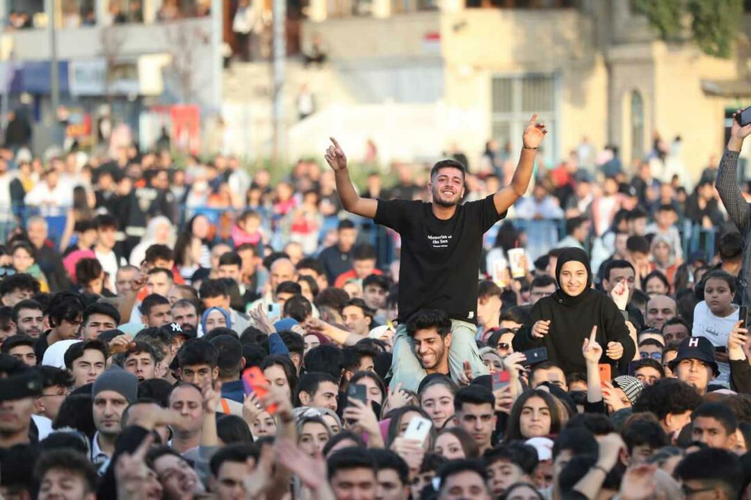 Canbay&Wolker underholdt på Bağcılar Youth-konsert