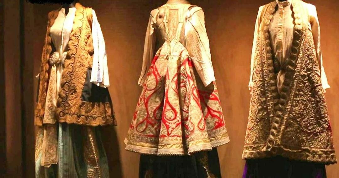 Hvordan var kvinneklærne i det osmanske palasset på 1700- og 1800-tallet?