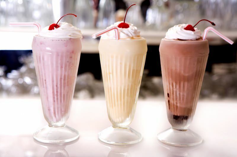 Hvordan lage den enkleste milkshaken? Deilig og praktisk milkshake-oppskrift