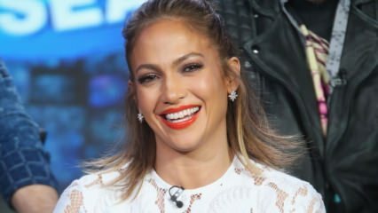 Jennifer Lopez slipper hudpleiemerket