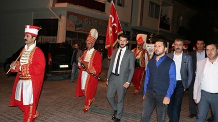 Ordfører i Nevşehir løftet folket med teamet av mehter