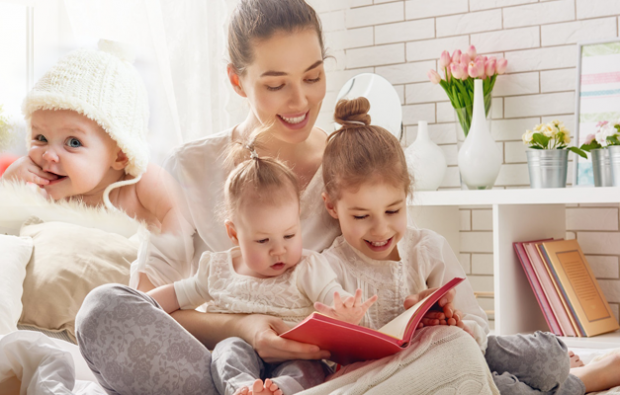 Fordelene ved å lese en bok for babyer