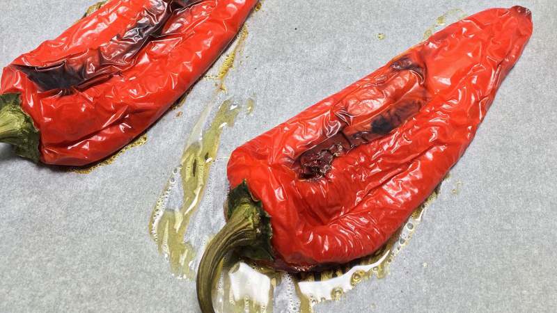 Hvordan skrelle lett stekte paprika?