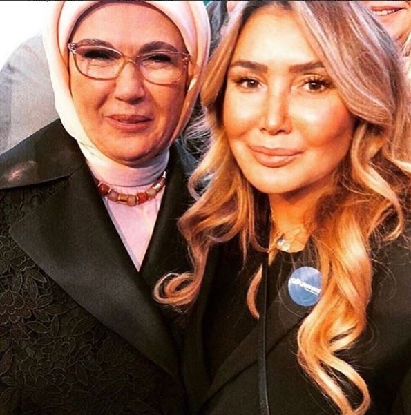 Høyt roste ord fra den kjente sangeren Yonca Evcimik til First Lady Erdoğan