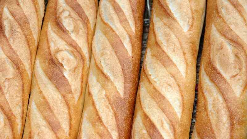 Hva betyr fransk? Hvordan lage fransk brød? Fransk brød å lage hjemme