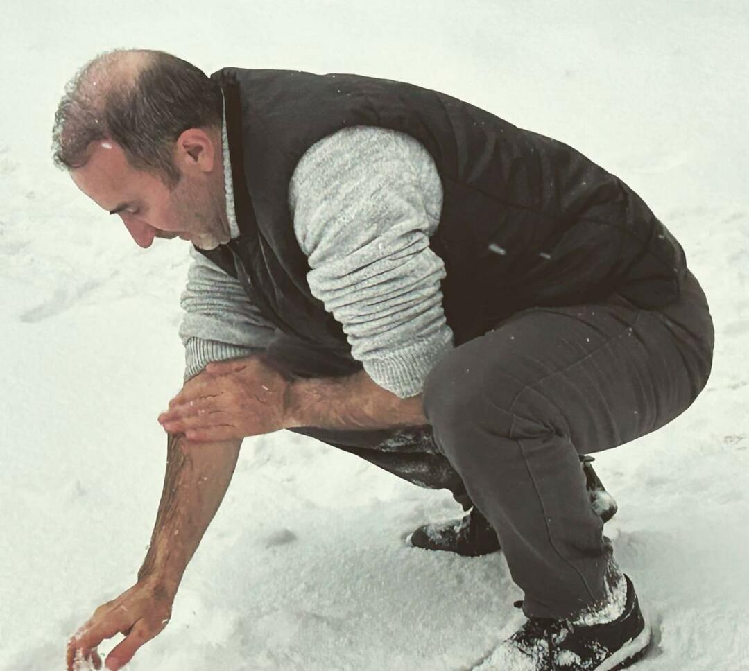 Ömer Karaoğlu foretok vasking med snø