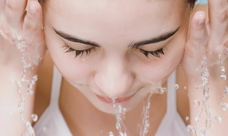 7 praktiske trinn for å rengjøre riktig hud!