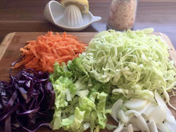 Hvordan lage en praktisk Coleslaw kålsalat?