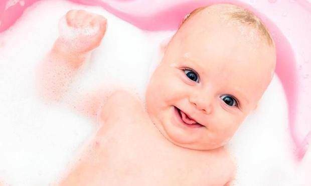 Hvordan få et nyfødt bad?