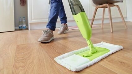 Bør gulvene tørkes av med bolt eller mopp? 