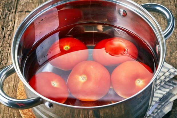 Teknikken for å skrelle tomater