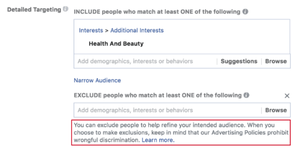 Facebook rullet ut nye meldinger som minner annonsører om Facebooks antidiskrimineringspolitikk før de oppretter en annonsekampanje og når de bruker ekskluderingsverktøyene.