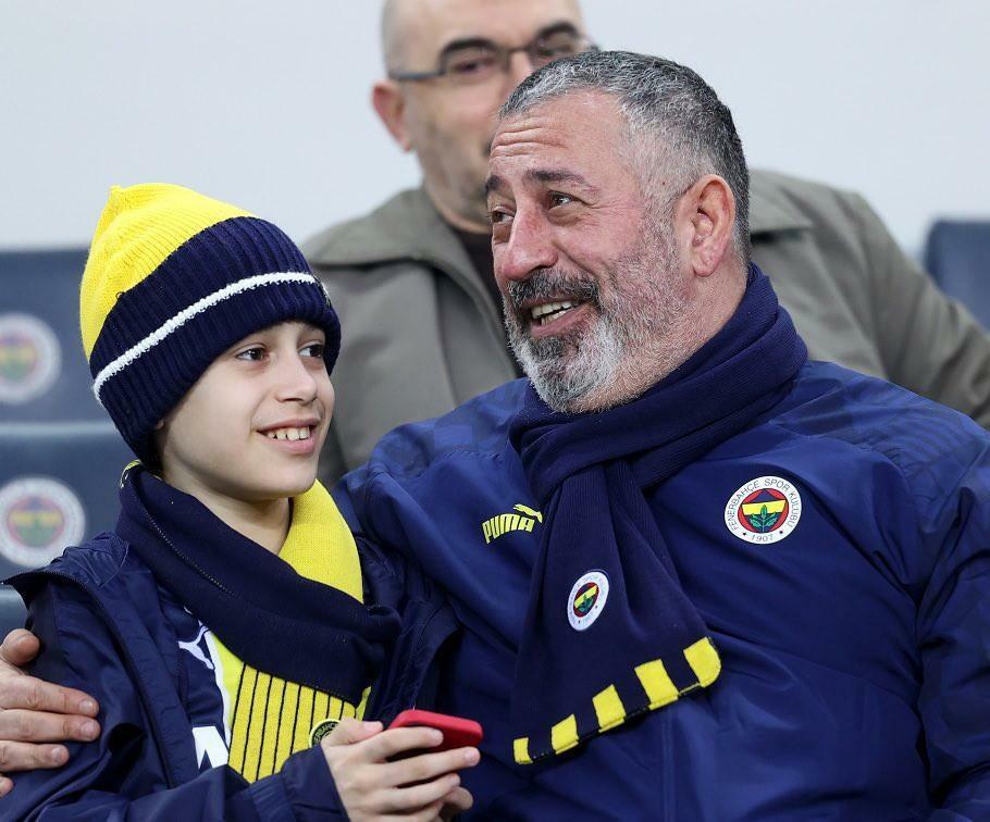 Cem Yılmaz så Fenerbahçe-Galatasaray-kampen sammen med sønnen sin