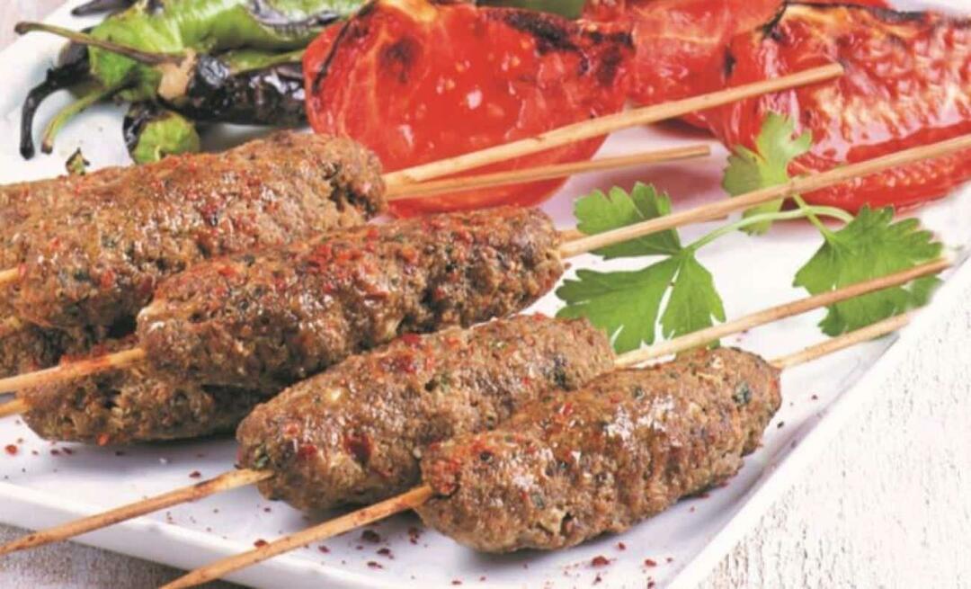 Magen din vil feste med smaker fra Middelhavet. Oppskrift på kjøttkaker på shish er på skjermene dine
