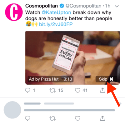 Eksempel på en Twitter-videoannonse med muligheten til å hoppe over annonsen etter 6 sekunder.