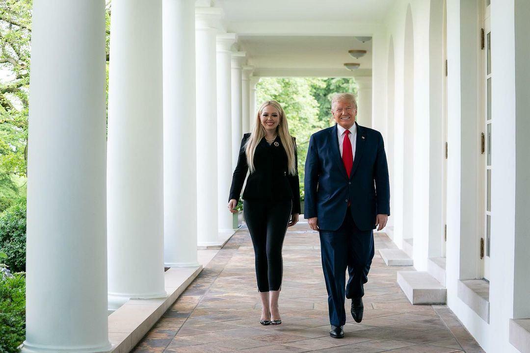 Donald Trumps datter Tiffany Trump giftet seg! Trumps brudekjoler preget bryllupet