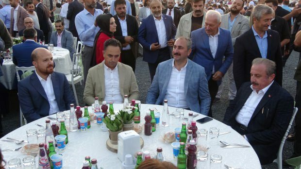 Bilal Erdoğan, justisminister Abdülhamit Gül og parlamentets høyttaler Mustafa Şentop