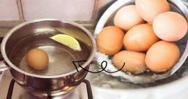 Hvis du legger sitron i vannet der du koker eggene dine... Denne metoden vil være uunnværlig