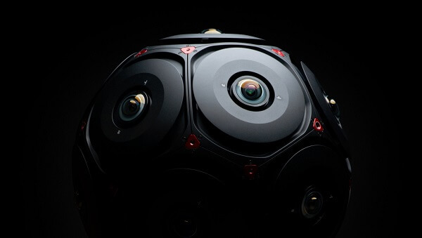 Oculus debuterte manifoldkameraet av RED med Facebook 360, et profesjonelt sett, klar 3D / 360 ° kamera opprettet i samarbeid med RED.