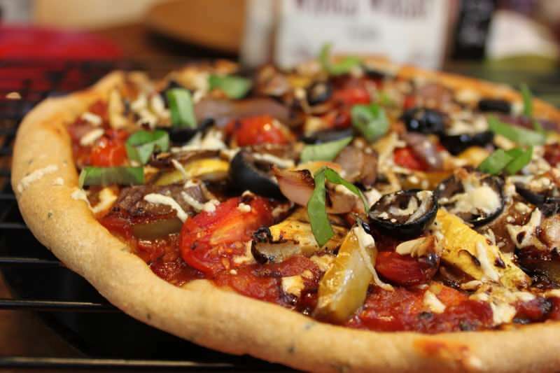Den enkleste veggie pizza oppskriften! Hvordan lage veggie pizza hjemme?