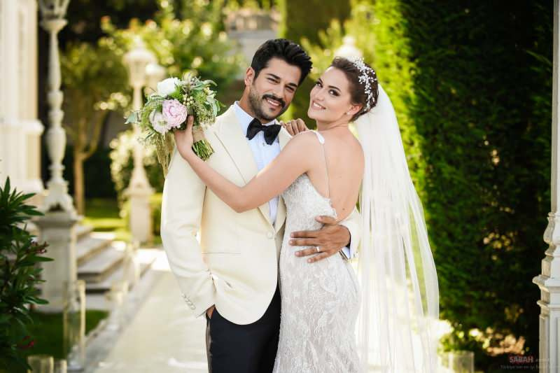 Burak Özçivit og Fahriye Evcen giftet seg i 2017