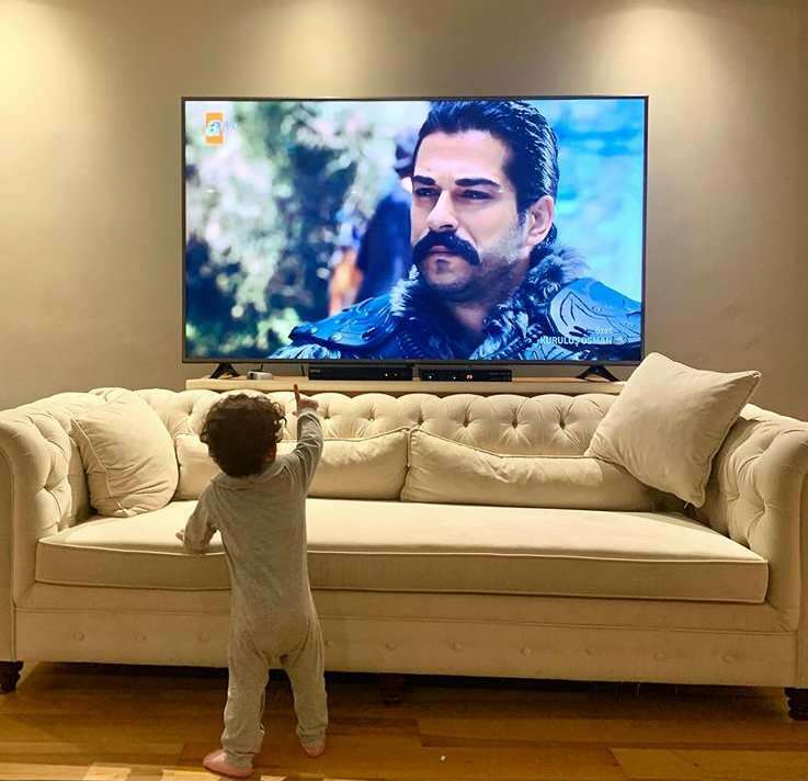 Burak Özçivit delte sønnen sin for første gang! Da Karan Özçivit så faren sin på TV ...