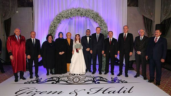President Erdogan var vitne til to bryllup samme dag