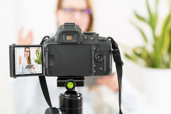 En digital speilreflekskamera er et godt valg for å ta opp video i kvalitet.