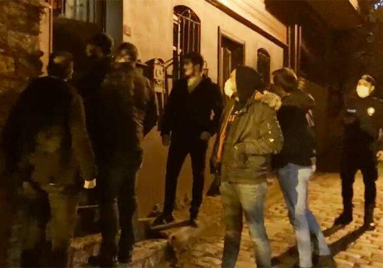 Politiet raidet huset til Özge Özpice