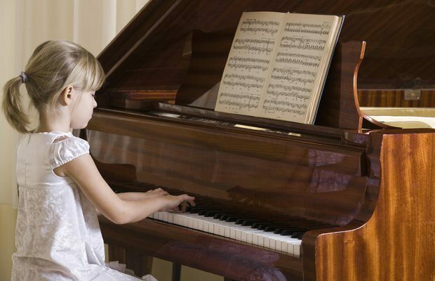I hvilke aldre kan barn spille musikkinstrumenter?