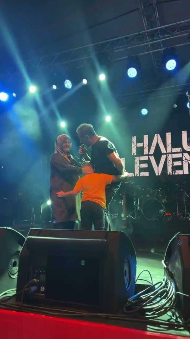 Haluk Levent tok affære for Muhammet Ali, som mistet moren sin på konserten