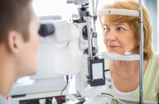 Hva er symptomene på øyetrykk (glaukom)? Finnes det en behandling for øyetrykk? Kurer som er bra for øyetrykk ...