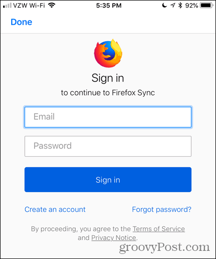 Skriv inn e-postadressen og passordet ditt i Firefox for iOS
