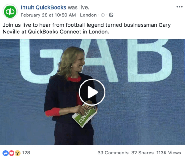 Eksempel på et Facebook-innlegg som kunngjør en kommende Live-video fra Intuit Quickooks.