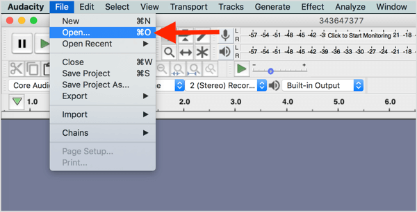 Velg Fil> Åpne og naviger til videofilen din i Audacity.