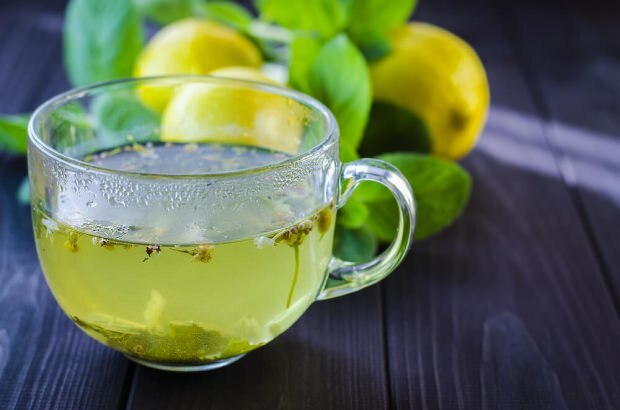 grønn te sitron mineralvann kur