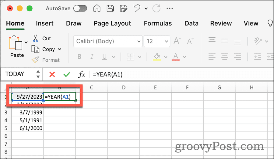 Bruke YEAR-funksjonen til å trekke ut år fra en dato i Excel