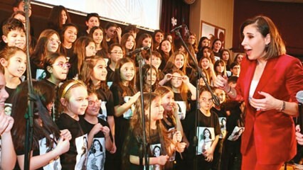 Funda Arar sanger fra studenter!